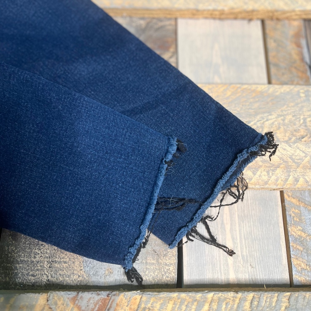 EUC ✵☽Free People☾✵ Dark Denim Jegging - Stretchy Fray Blue Jeans | 31 Large 12 - Picture 10 of 14